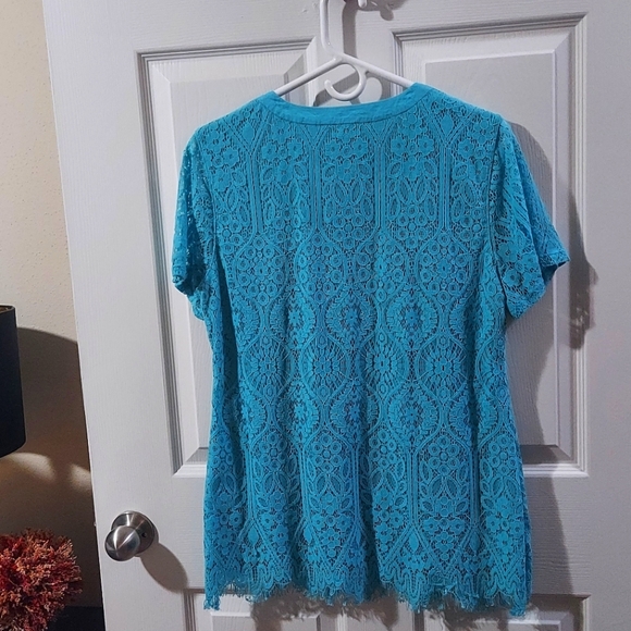Beautiful Lace Tunic Style Blouse Size Medium - Picture 2 of 10